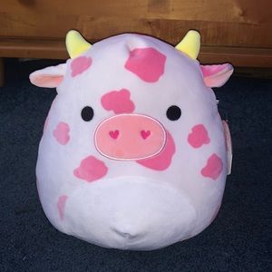 Evangelica the Cow Squishmallow